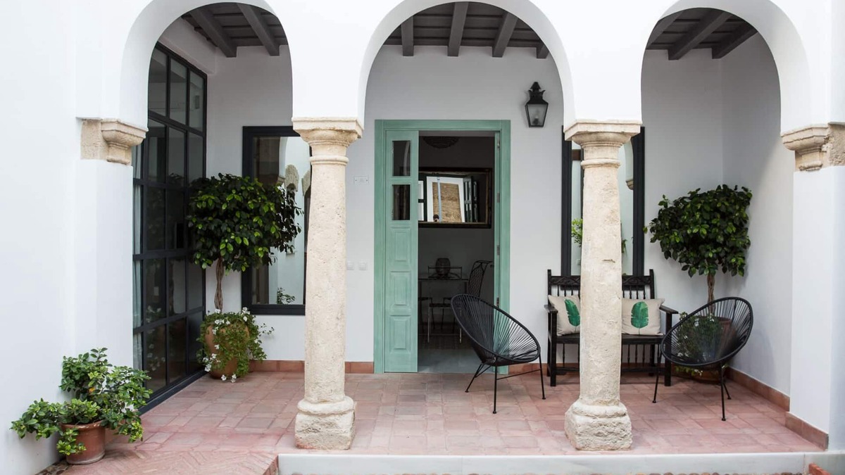 La Catedral Apartment | Luxury studio near Mosque Cathedral with wonderful courtyard in a