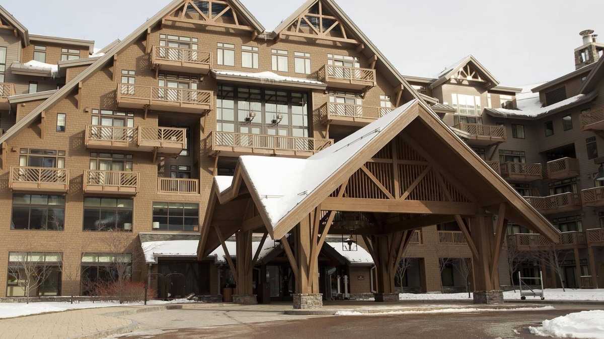 Stowe Area Condo | Luxury Studio Ski in -Ski out Mnt Mansfield Views, Mountain Golf Course Access