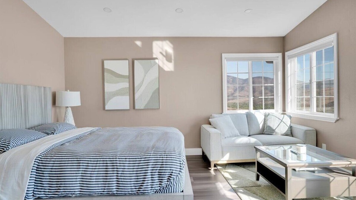 La Presa House | Luxury Studio with Lake Views and Spacious Balcony