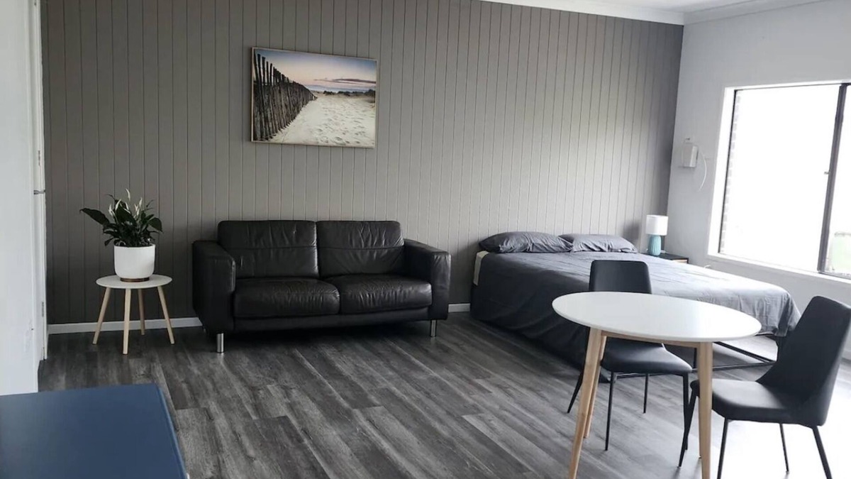 Chilcotts Grass Apartment | Luxury studio with shared laundry