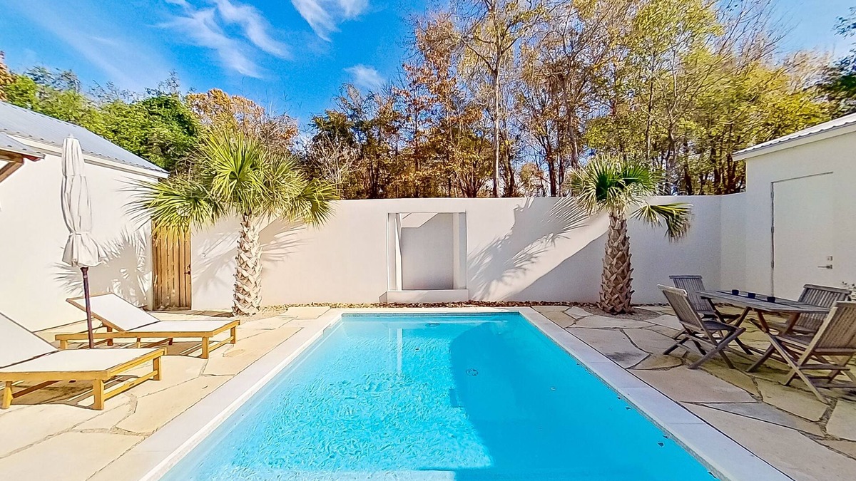 Arp House | Luxury stunner with private pool, cabana, chef's kitchen, & AC - dog-friendly