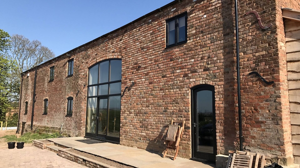 Wimbolds Trafford House | Luxury Stunning 5 Bed Barn Conversion Near Chester