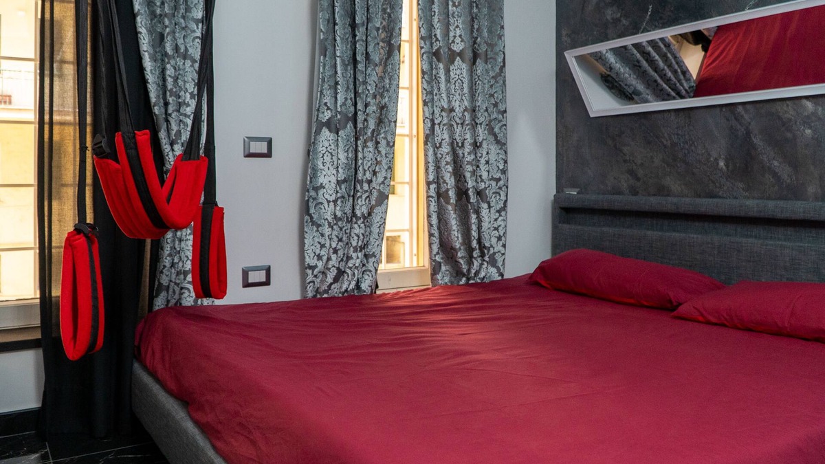 Ostiense Apartment | Luxury suite con vasca idromassaggio a tema Eros vicina al centro di Roma