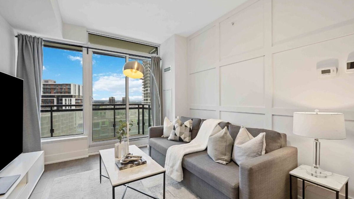 Markham Condo | Luxury Suite in DT Markham Core w/Parking. Amenities. Close to restaurants&malls