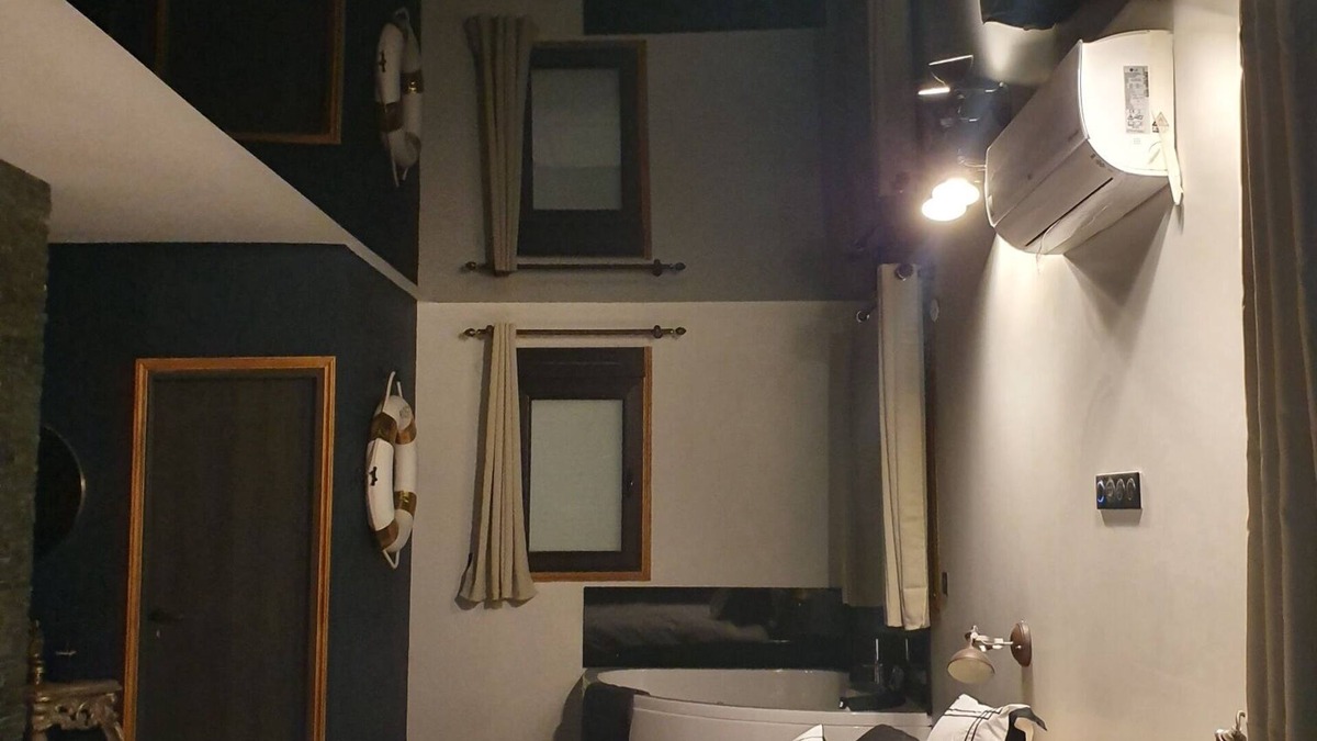 Epernay Apartment | Luxury suite in Épernay.