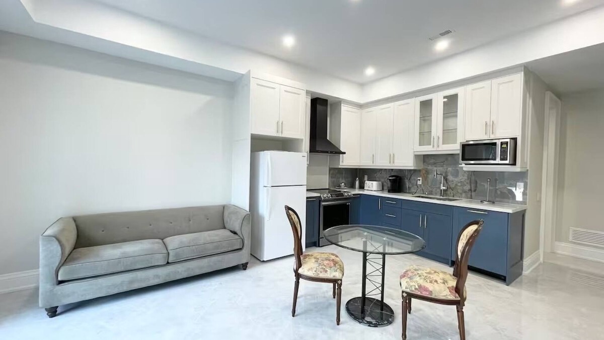 Thornhill House | Luxury Suite in New Custom Home