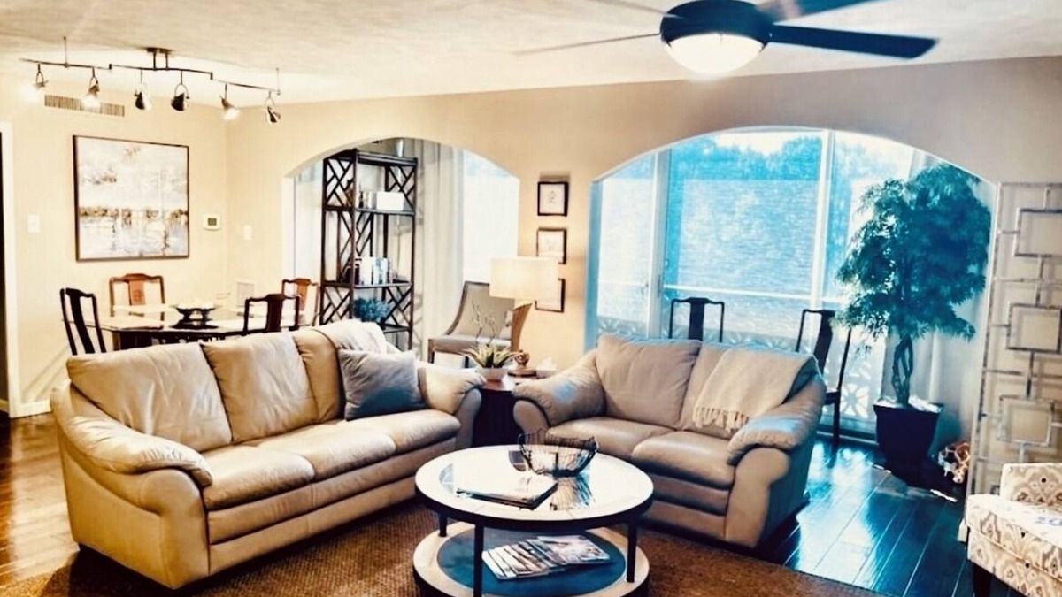 Mid America Condo | Luxury Suite in Prestigious Lake Hamilton High Rise