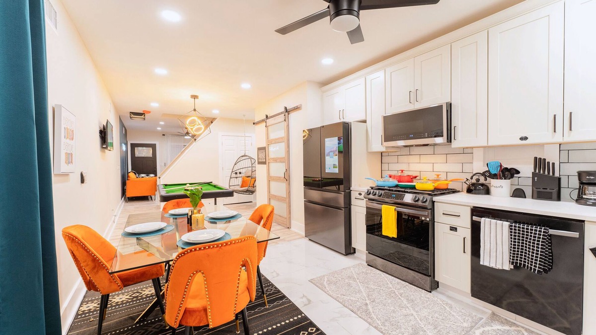 Orange House | Luxury Suite - Jacuzzi,Parking, Self Check-in & WiFI