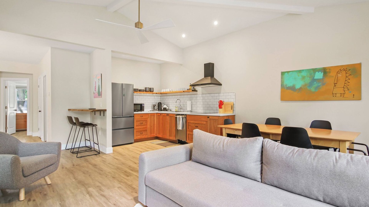Ithaca House | Luxury Suite | Walk to Commons | Free Parking | NY