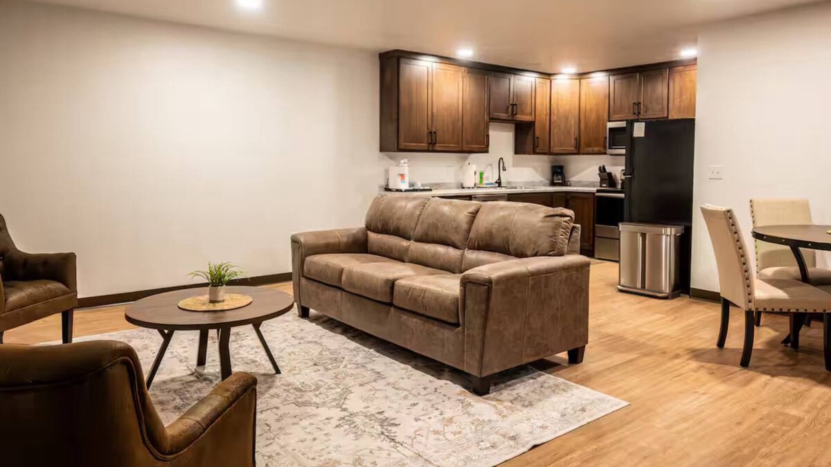 Brillion Apartment | Luxury Suites #5