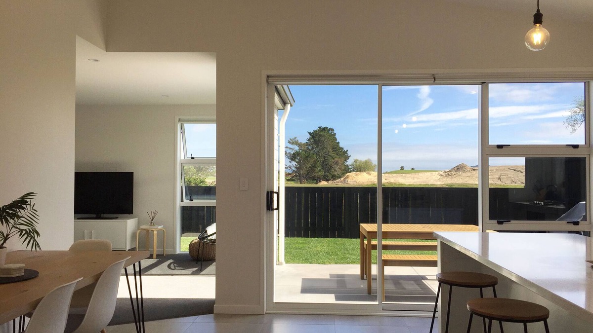 Papamoa Beach House | Luxury Summer Beach Getaway | Perfect for Families!
