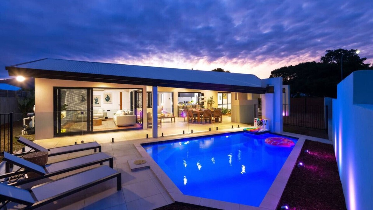 Trinity Park House | Luxury Sunny Oasis: Pool, SUV Hire, Near Marina