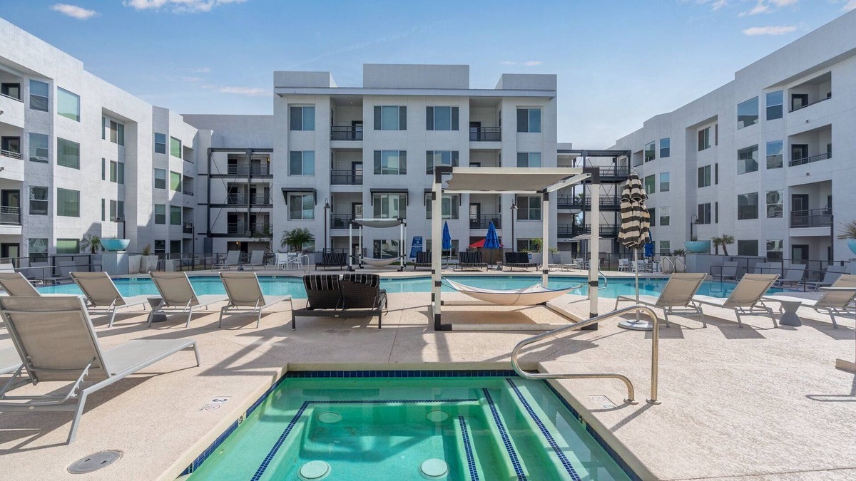 Riverside Apartment | Luxury Tempe Stay 1BR w/Patio, Gym & Business Center