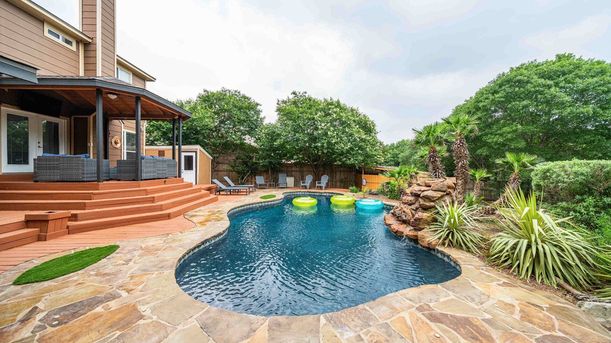 Wetmore House | Luxury Texas House with Pool & Game Room by 6Flags & Seaworld
