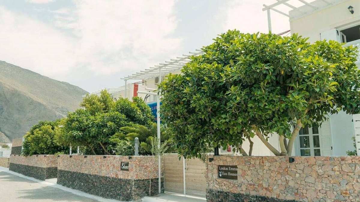 Perissa Apartment | Luxury Three Bedroom apartment with hot tub "L&E"
