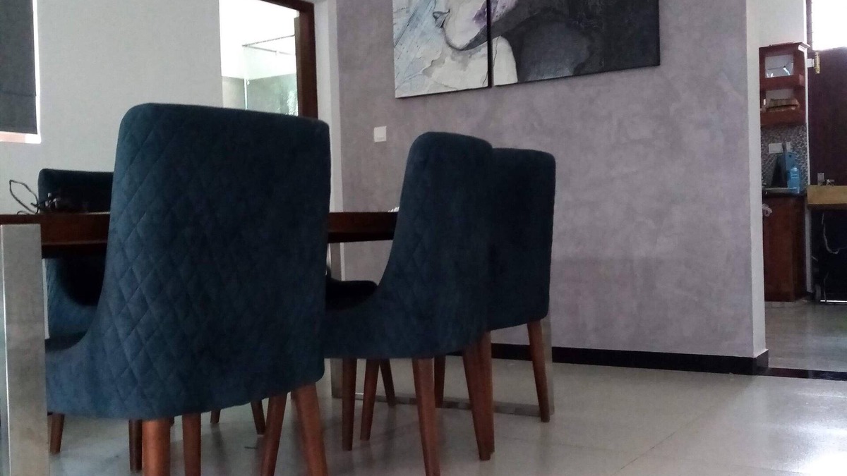 Ja-Ela House | Luxury Three Bedroom house! 20 minutes to Katunayake Airport!
