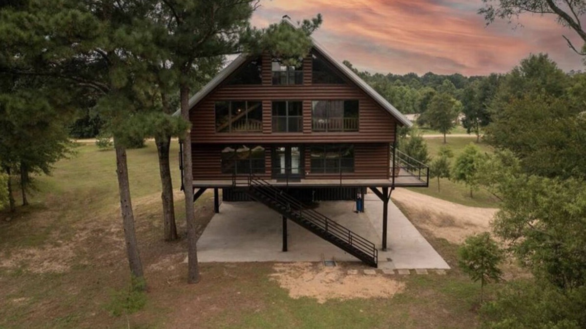 Talisheek House | Luxury Three Story Cabin on the River