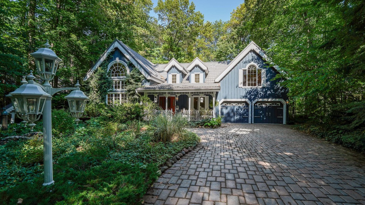 Grand Bend House | Luxury Timber Frame Cottage