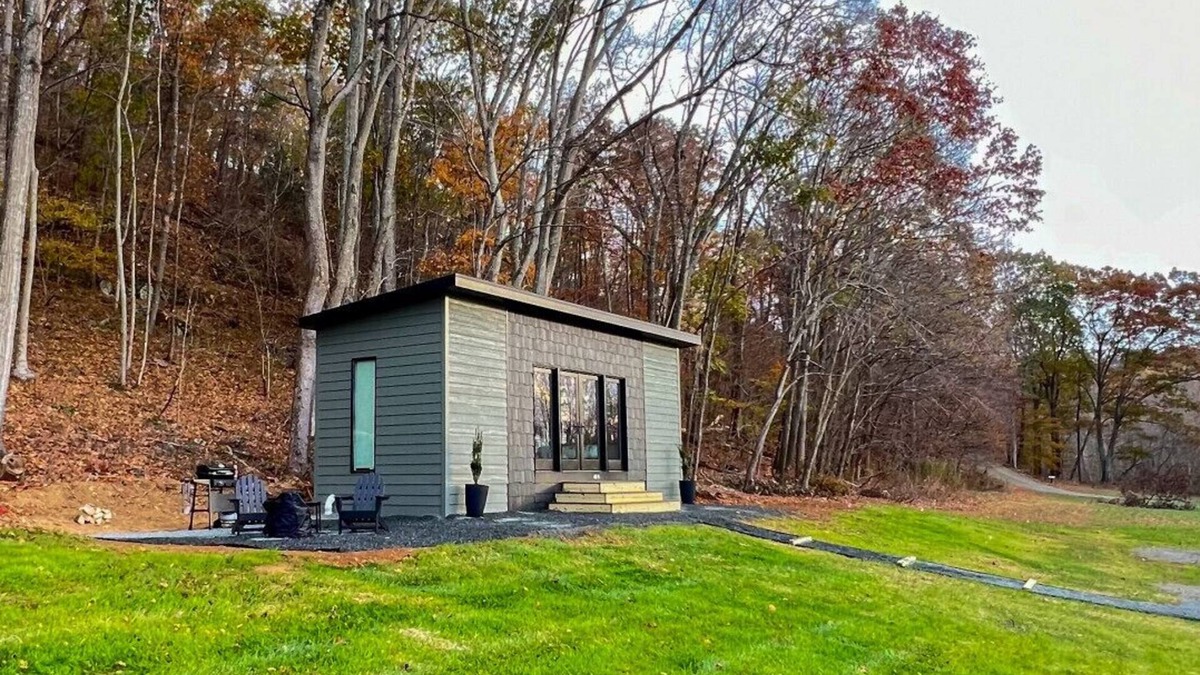 Hood House | Luxury Tiny Home on Large Farm with Mountain & River Views