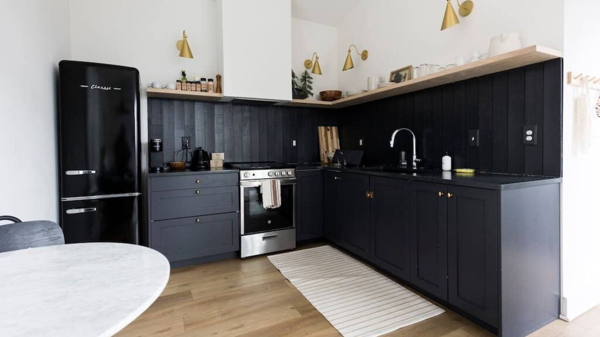 New Plymouth Apartment | Luxury Tiny Home w/Hot Tub - Hocking Hills