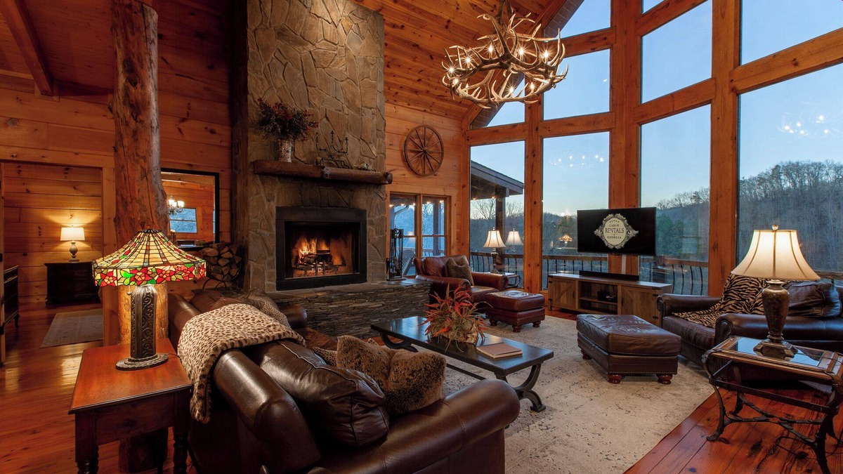 Blue Ridge Cabin | Luxury Toccoa River Lodge – 5 Suites, 15 Min to Downtown
