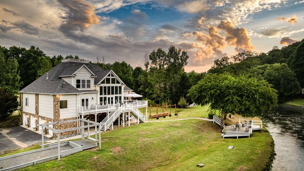 Mineral Bluff House | Luxury Toccoa Riverfront, theatre, pool table, hot tub, 6 king beds, sleeps 18