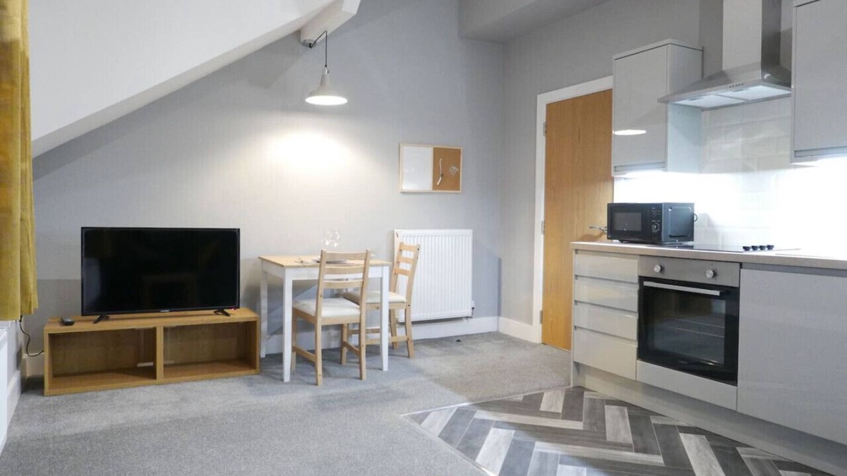 Chapeltown Condo | Luxury Top Floor Apartment near Centre of Leeds