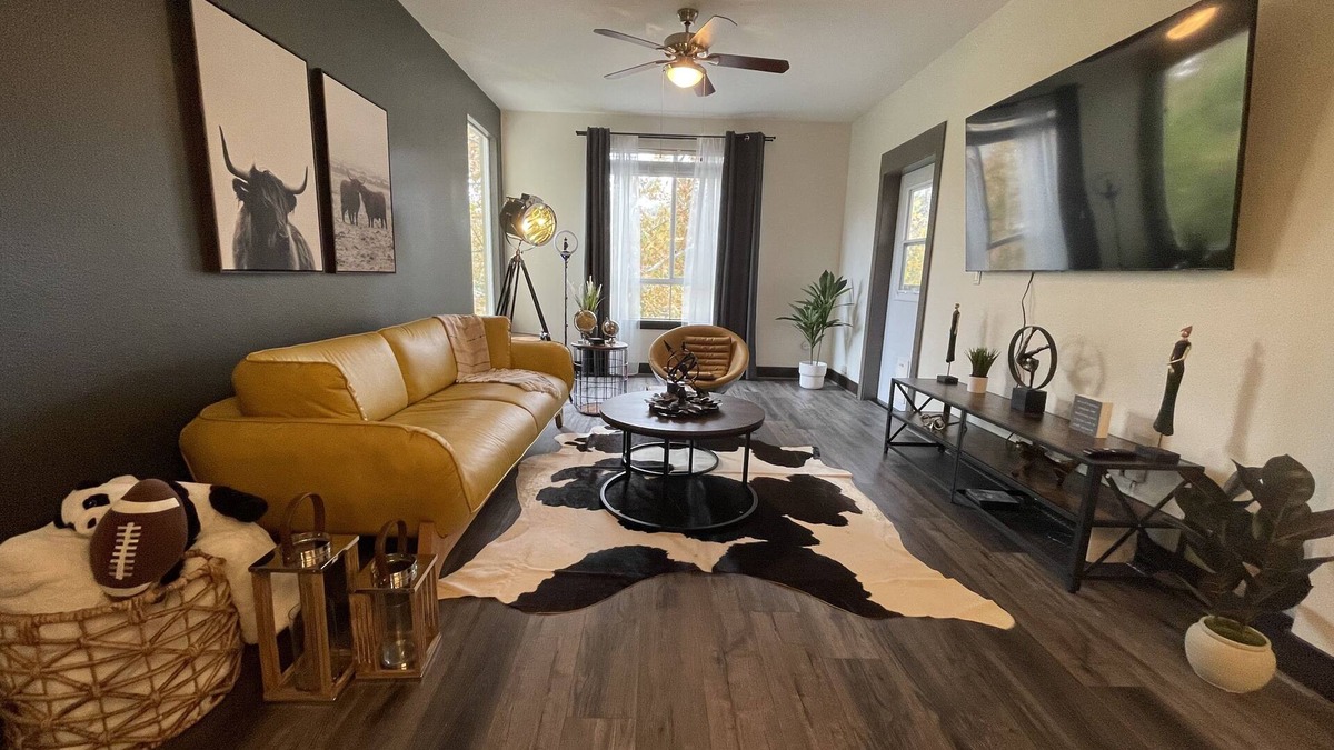 Valencia Condo | Luxury Top Floor Condo 5 min from Magic Mountain in a resort style gated complex