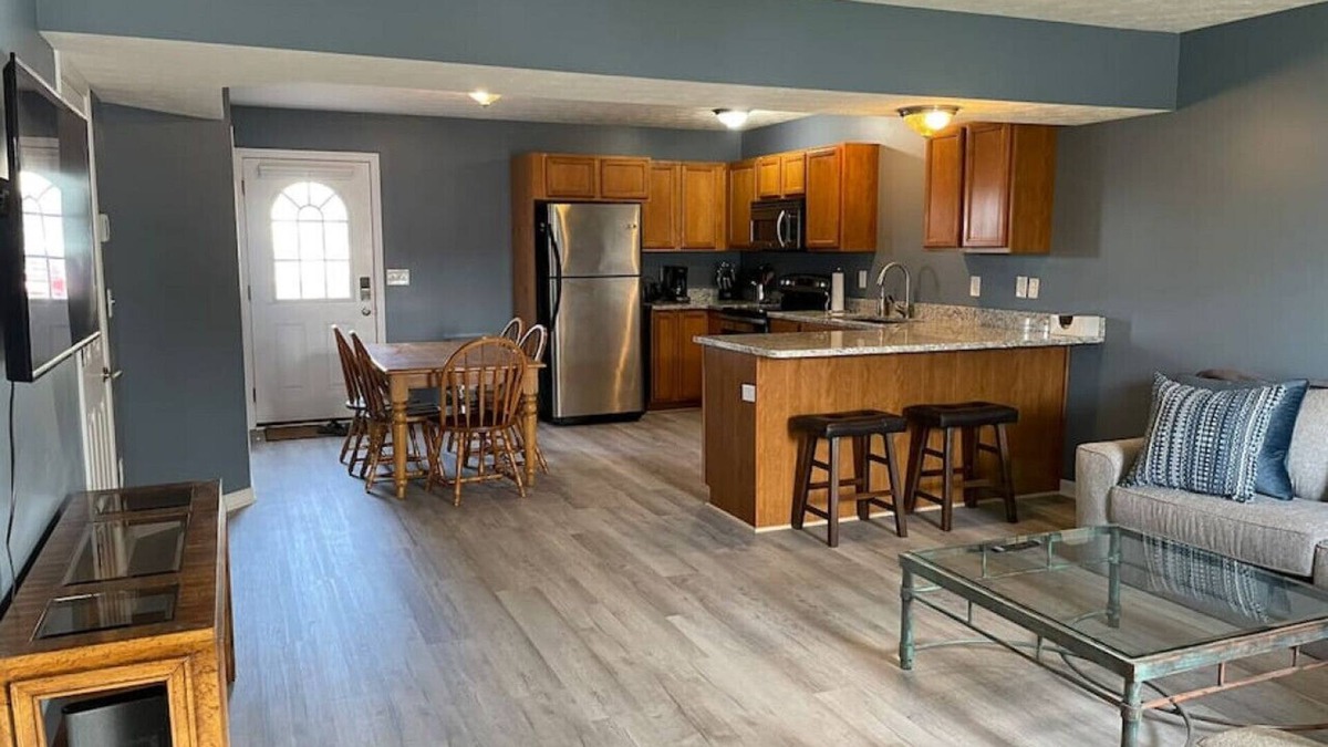 Bloomington House | Luxury Townhome #1 - Remodeled Feb 2021