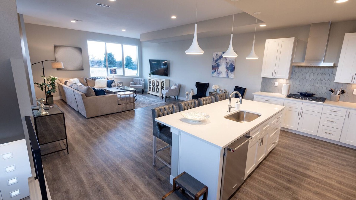 Englewood House | Luxury Townhome, AMAZING mtn views, Roof top deck! Swedish,DU, Red Rocks, skiing