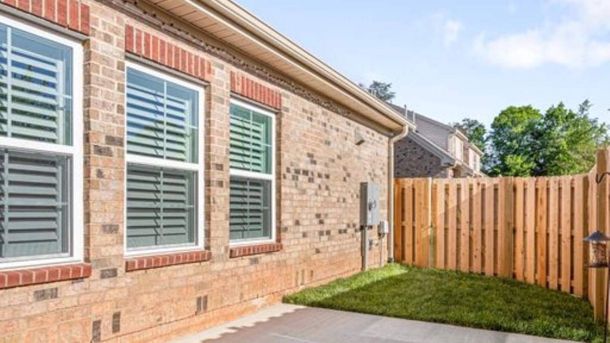 Gibsonville House | Luxury Townhome Near Everything! 2 miles to Elon University