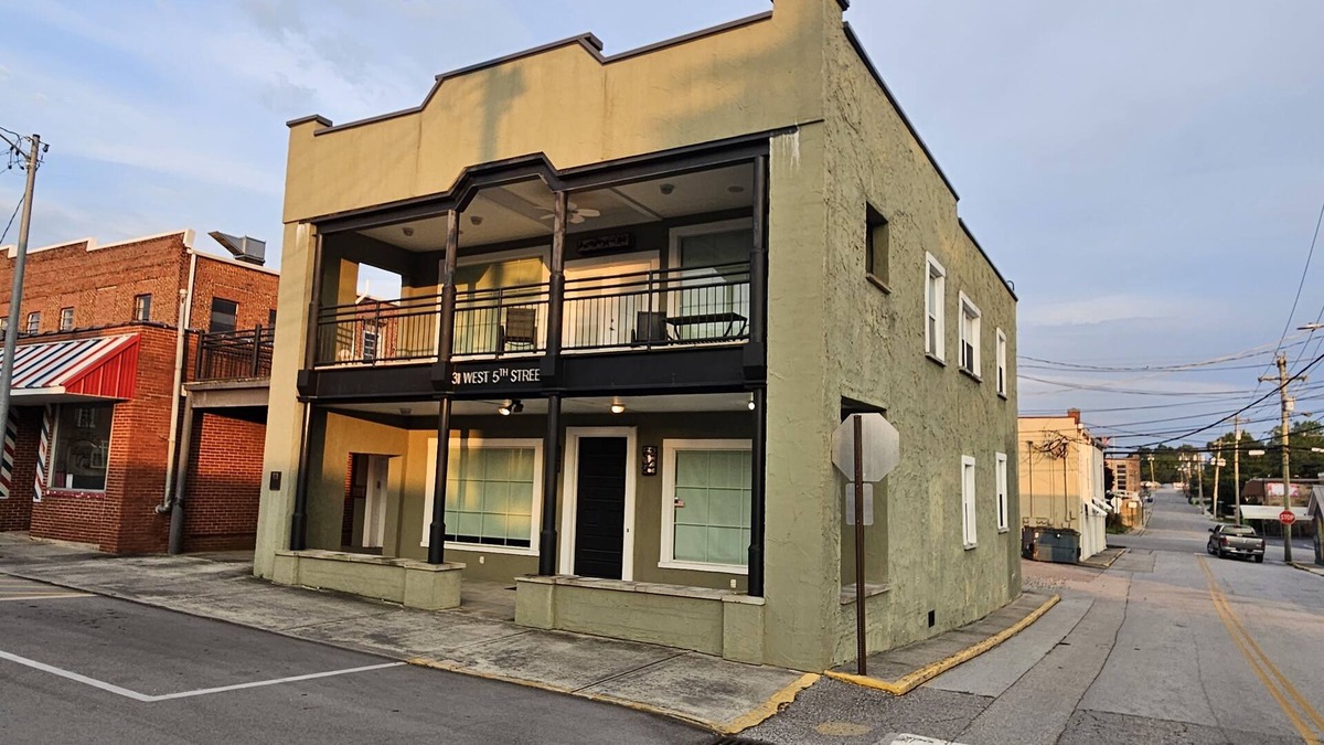 Crossville House | Luxury townhouse in downtown Crossville