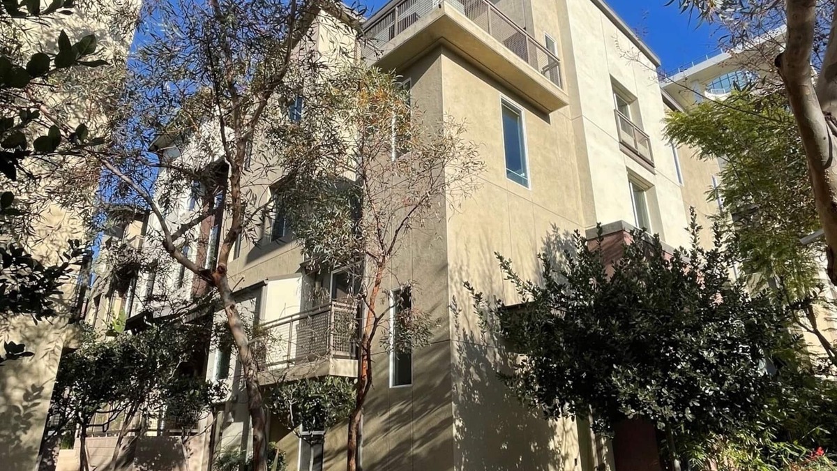 Irvine Business Complex House | LUXURY TOWNHOUSE WITH LOFT & PRIME VIEW