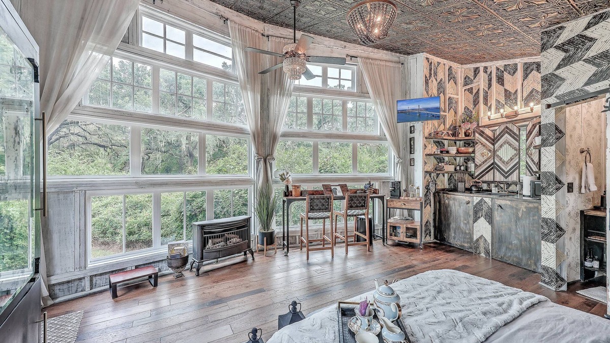 Wadmalaw Island Apartment | Luxury Treehouse. Pets ok,
