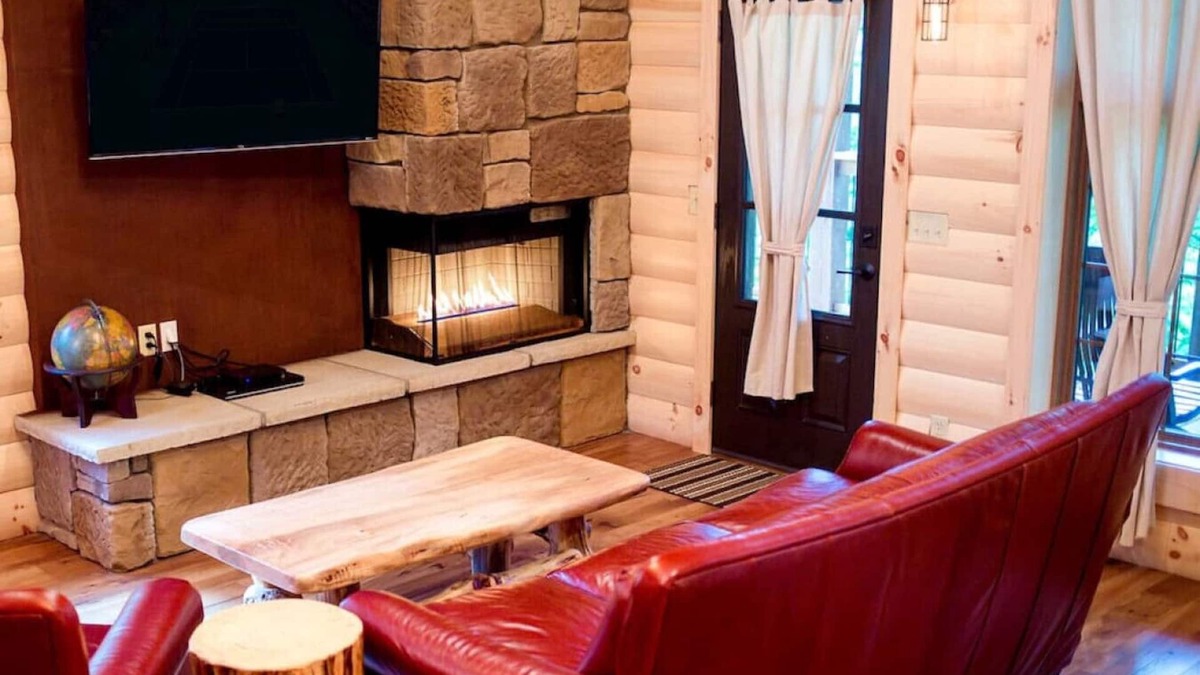 Millersburg Cabin | Luxury Treehouse Getaway with Treetop Views