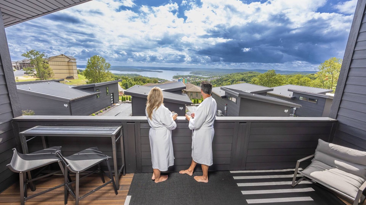 Branson Cabin | Luxury Treehouse Retreat with Private Hot Tub