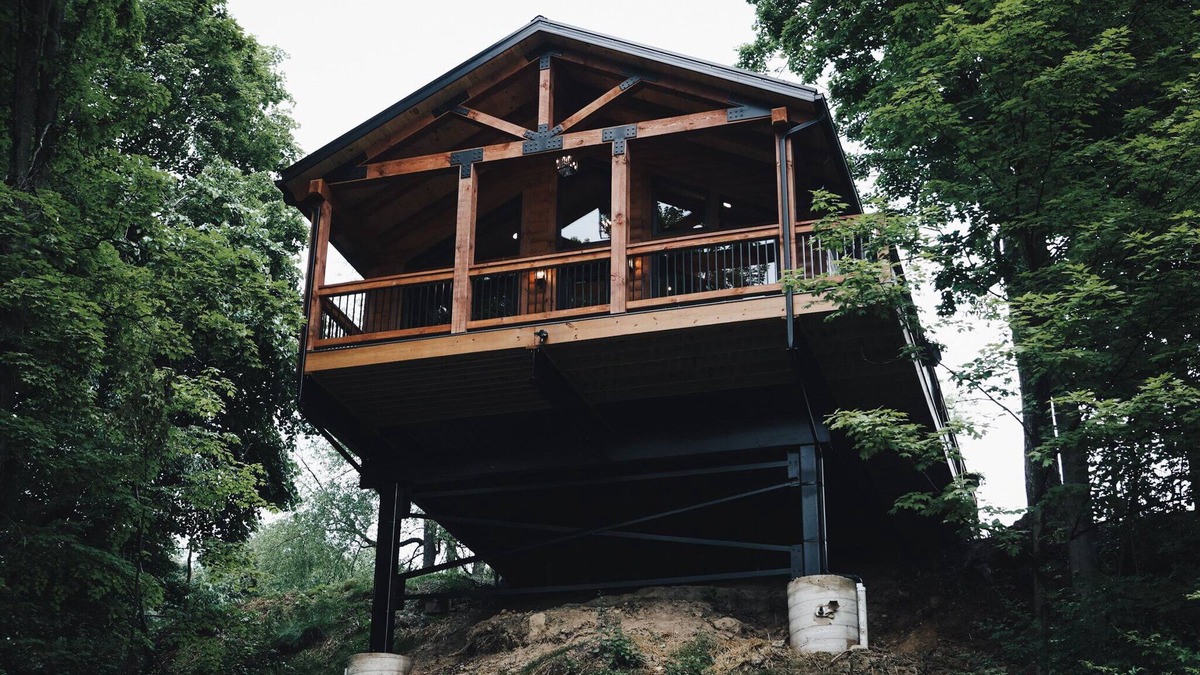 Fredericksburg Cabin | Luxury Treehouse Cabin over Salt Creek - Cabin 1