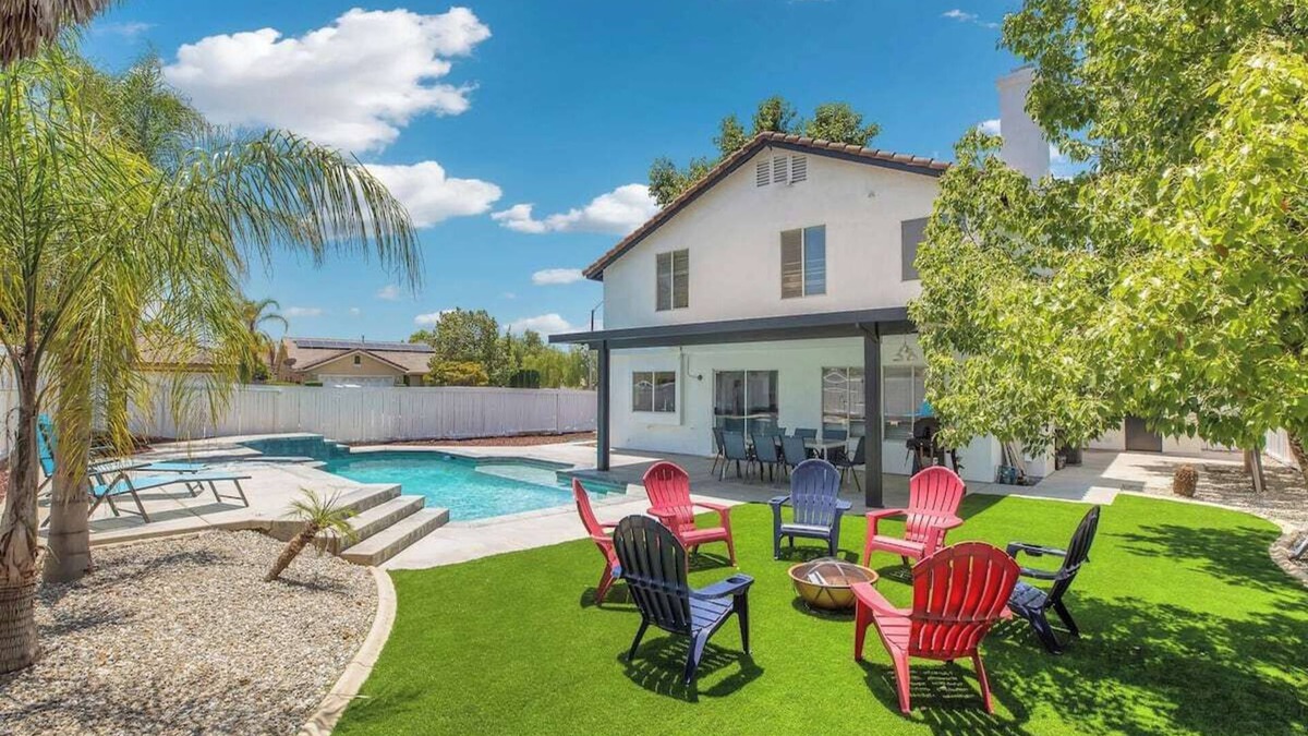 Riverside House | Luxury Tropical Modern Villa Pool/Jacuzzi & Game Room!