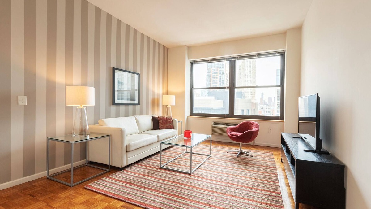 Downtown Jersey City Apartment | Luxury Two-Bedroom Apartment Near PATH Train in Je