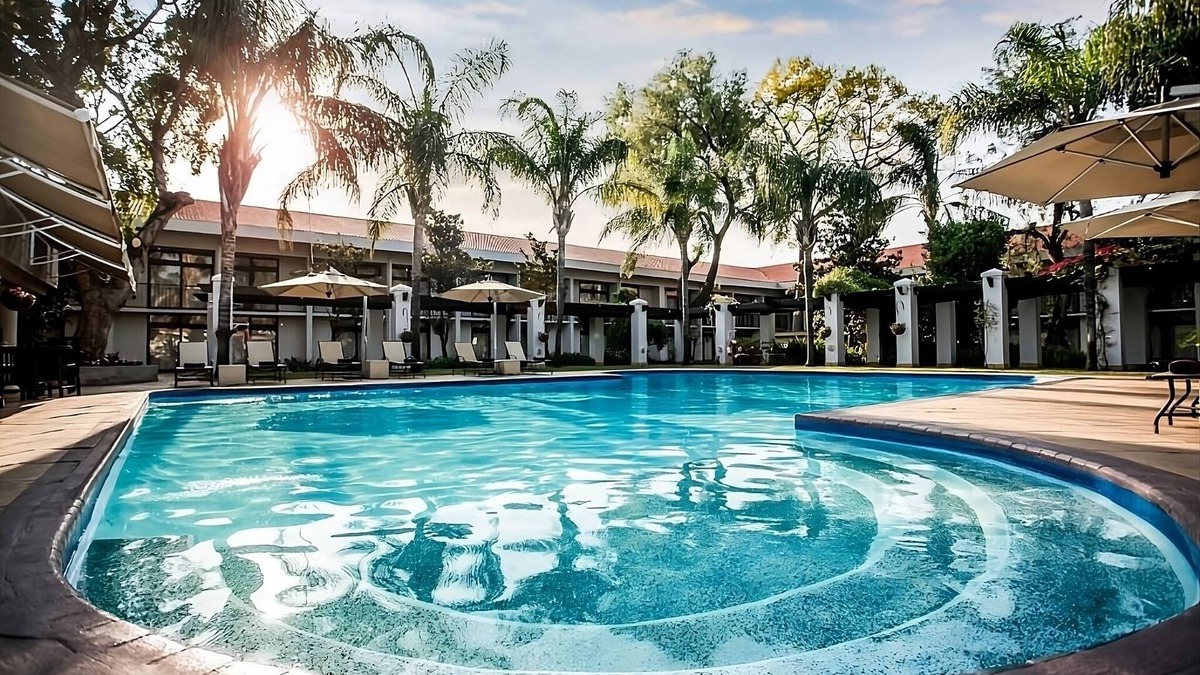Gaborone Hotel | Luxury Unit Close to Mokolodi Nature Reserve!FREE Parking, Airport Shuttle, Pool
