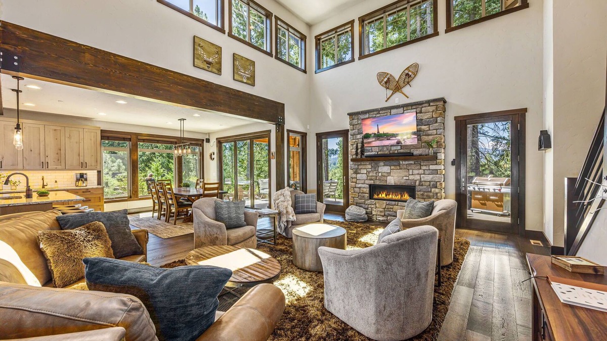 Ronald House | Luxury Upgraded Free + Scenic Forest Views+ 5 EnSuites+Your Seasonal Surprise