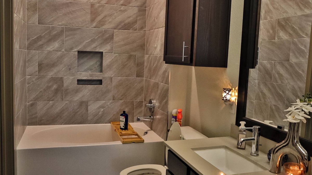 Energy Corridor Apartment | Luxury Urban Upscale 1-bedroom apt in Energy Corridor 15 minutes from Downtown.