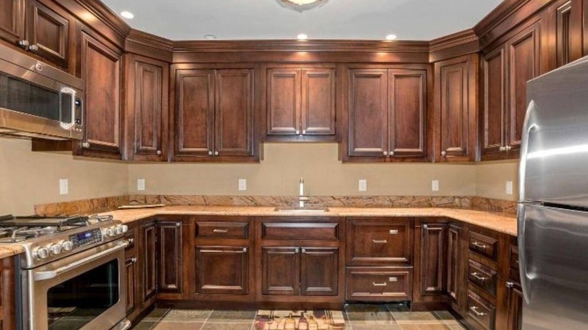 Birmingham House | Luxury Vacation Home. 8ac 6,600sq.ft. 6Br/8Ba ~Sauna~ Gym
