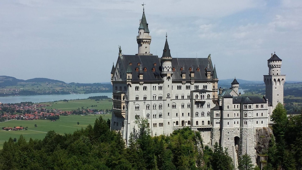 Schwangau Apartment | Luxury Vacation Apartment (160 sqm) near Neuschwanstein