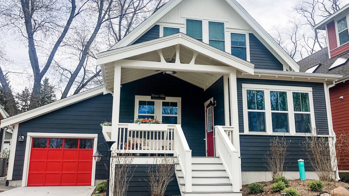 New Buffalo House | Luxury vacation cottage - walk to downtown New Buffalo, beach, and heated pool!
