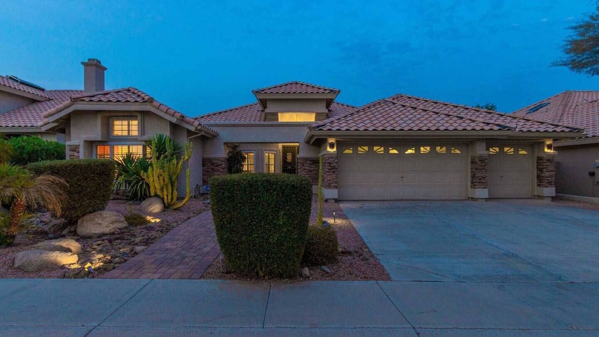 Foothills House | Luxury Vacation Home with Pool & Golf Course Views – Ahwatukee Foothills