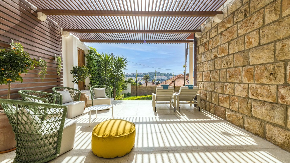 Gornji Kono Apartment | Luxury Vacation Spot with Large Terrace And Garden