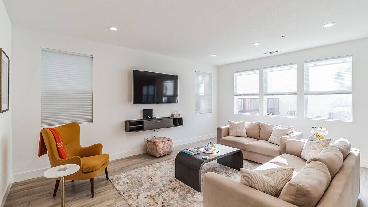Fairfield House | Luxury valley Getaway, Napa, wine country, pvt backyard, fire pit and more.