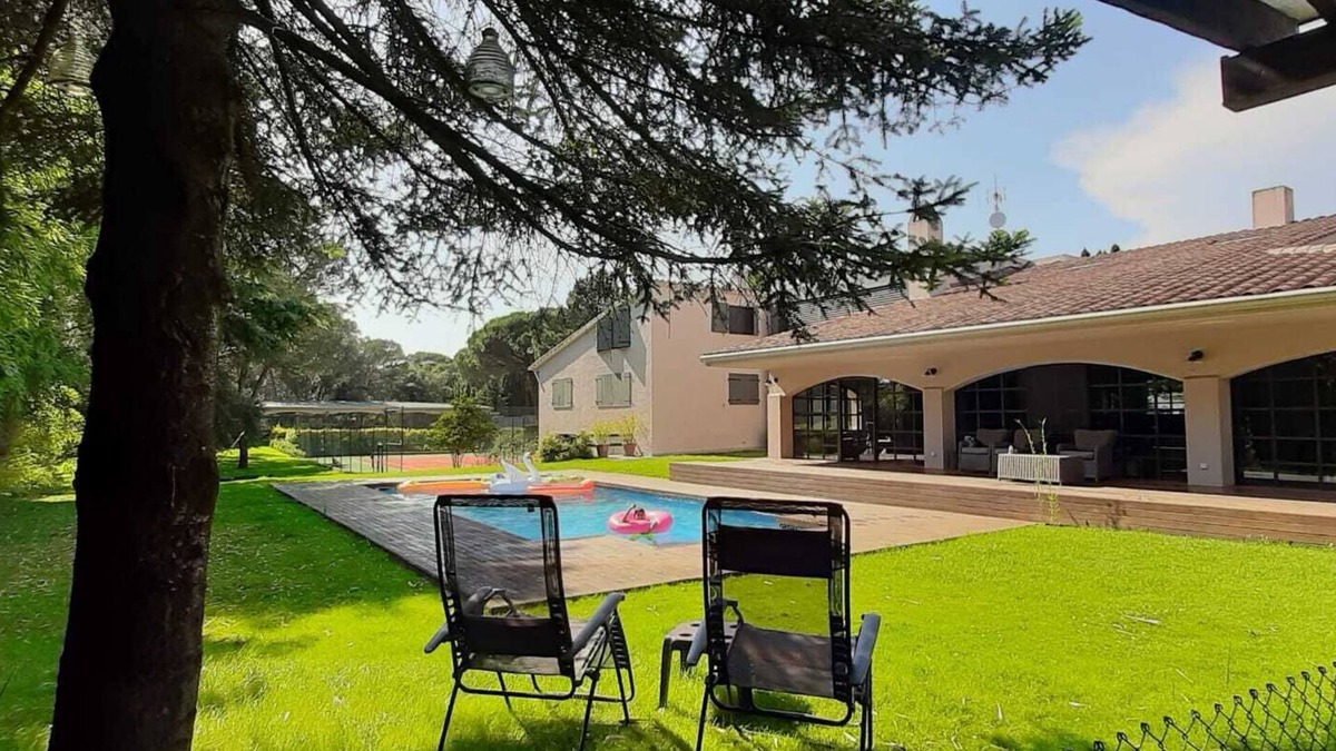 Mont Barbat Villa | Luxury Villa in Costa Brava with Private Pool, Tennis Court, and Saunan
