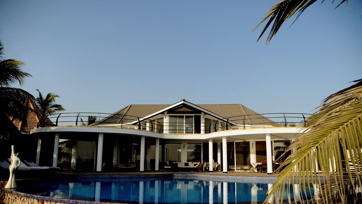Saly Niakhniakhal Villa | luxury villa on the sea 900m2 swimming pool, billiards, staff available